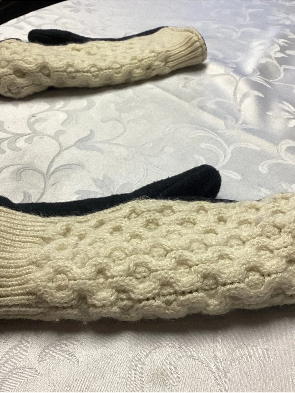 Cream Cable Knit Women's Sweater Mittens